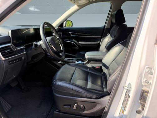 Glacial White Pearl 2023 Kia Telluride S