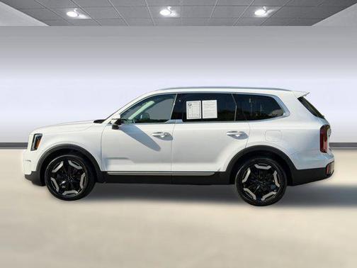 Glacial White Pearl 2023 Kia Telluride S
