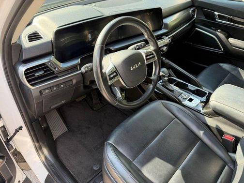 Glacial White Pearl 2023 Kia Telluride S