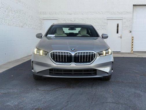 2025 BMW 530 530i