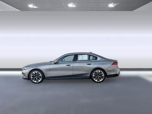 2025 BMW 530 530i