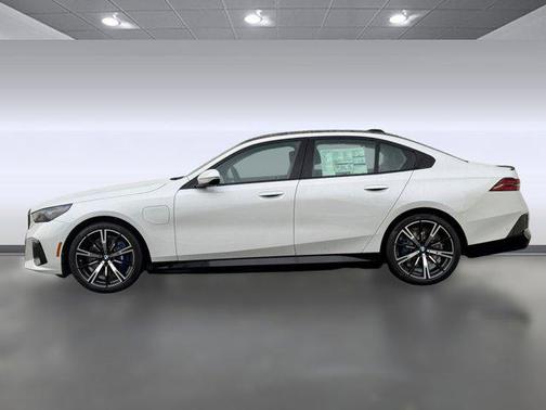 2026 BMW 550e xDrive