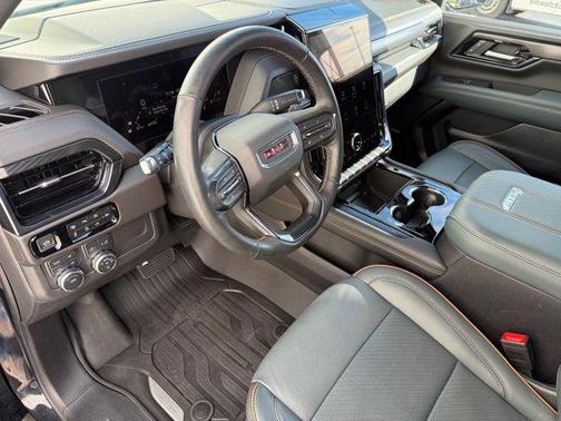 2025 GMC Yukon 4WD AT4