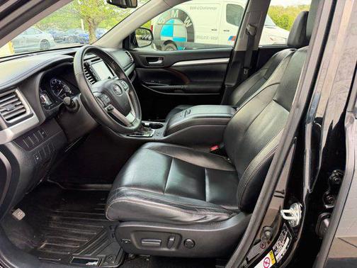 Attitude Black Metallic 2015 Toyota Highlander XLE