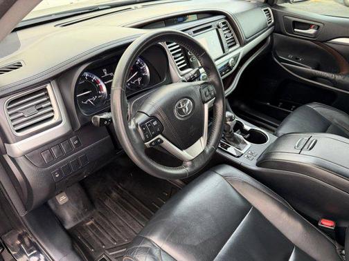 Attitude Black Metallic 2015 Toyota Highlander XLE