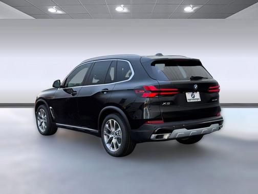 Black Sapphire Metallic 2026 BMW X5 xDrive40i