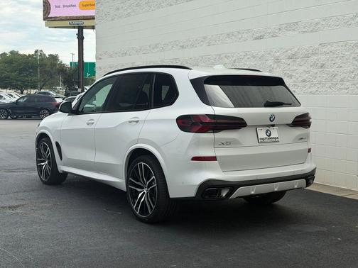 Mineral White Metallic 2026 BMW X5 xDrive40i