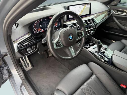 Skyscraper Gray Metallic 2023 BMW 530 i