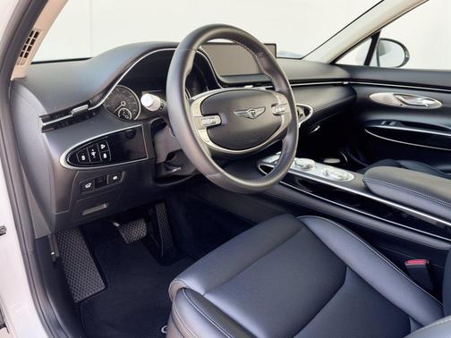 Alta White 2025 Genesis GV70 2.5T AWD