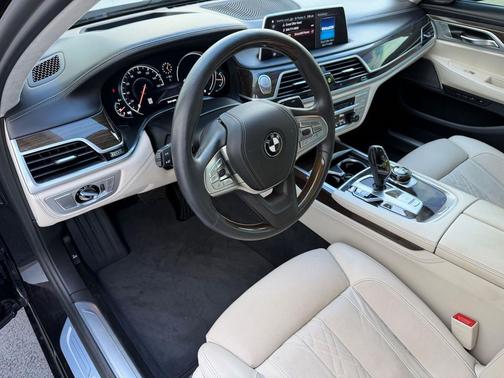 Ruby Black Metallic 2019 BMW 750 I