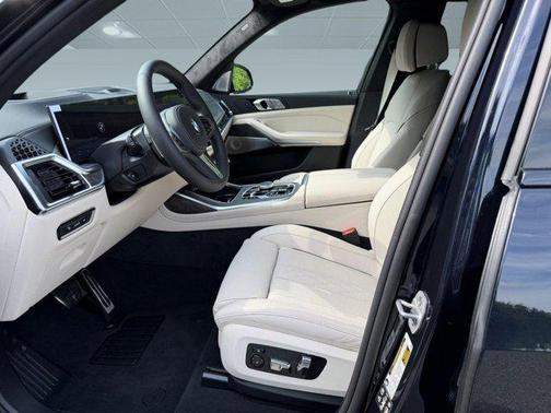 Carbon Black Metallic 2027 BMW X7 xDrive40i