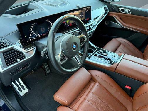 2025 BMW X7 M60i