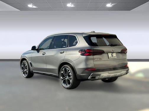 Skyscraper Grey Metallic 2026 BMW X5 sDrive40i