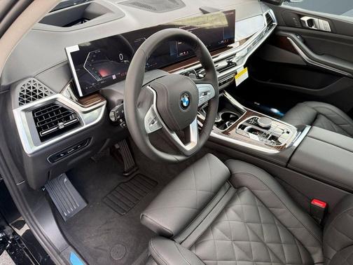 Black Sapphire Metallic 2026 BMW X7 xDrive40i