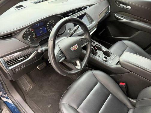 2022 Cadillac XT4 Sport