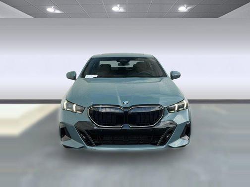 Cape York Green Metallic 2026 BMW 530 530i