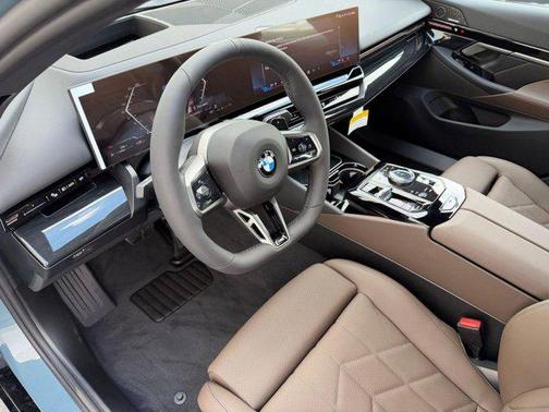 Cape York Green Metallic 2026 BMW 530 530i