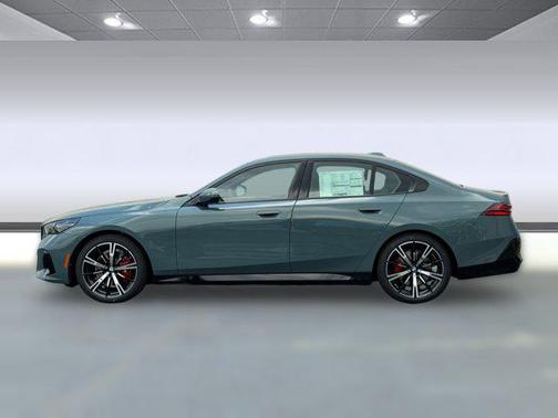 Cape York Green Metallic 2026 BMW 530 530i