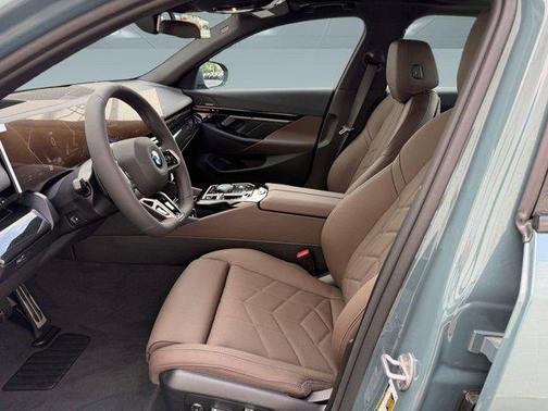 Cape York Green Metallic 2026 BMW 530 530i