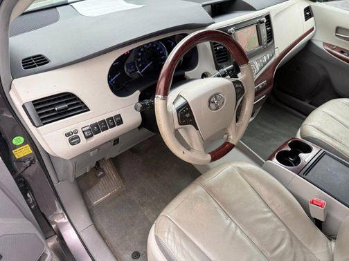 2014 Toyota Sienna XLE