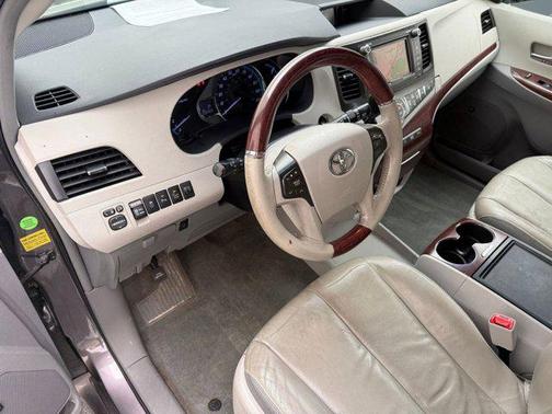 2014 Toyota Sienna XLE