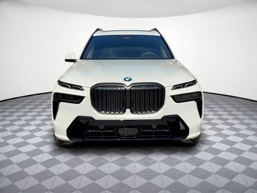 Mineral White Metallic 2027 BMW X7 xDrive40i