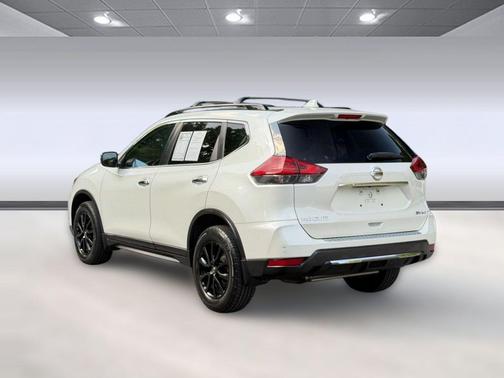 Pearl White 2017 Nissan Rogue SV