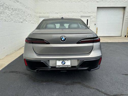 2024 BMW 740 i