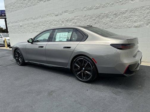 2024 BMW 740 i