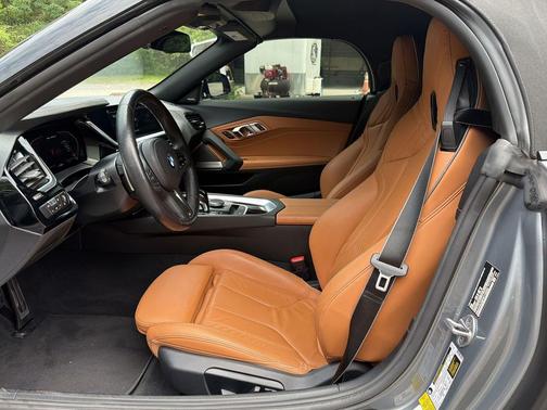 Skyscraper Grey Metallic 2023 BMW Z4 M40i