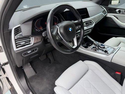 Mineral White Metallic 2023 BMW X5 xDrive40i