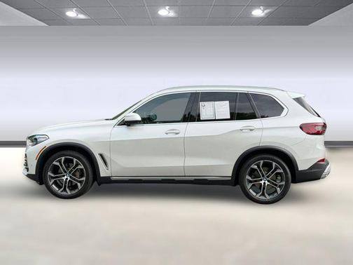Mineral White Metallic 2023 BMW X5 xDrive40i