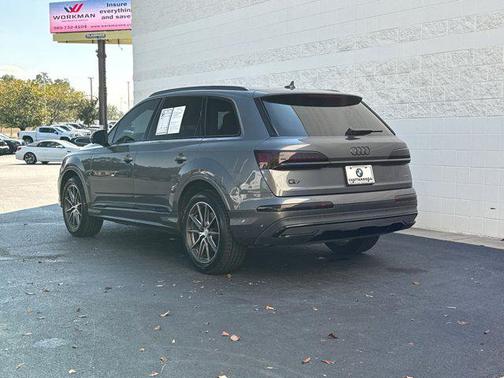 2022 Audi Q7 55 Premium Plus