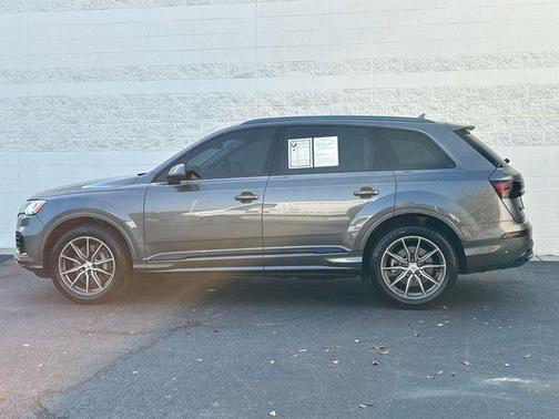 2022 Audi Q7 55 Premium Plus
