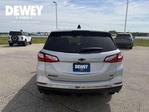 Silver Ice Metallic 2019 Chevrolet Equinox 1LT