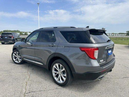 Gray Metallic 2021 Ford Explorer Platinum