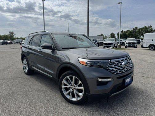 Gray Metallic 2021 Ford Explorer Platinum