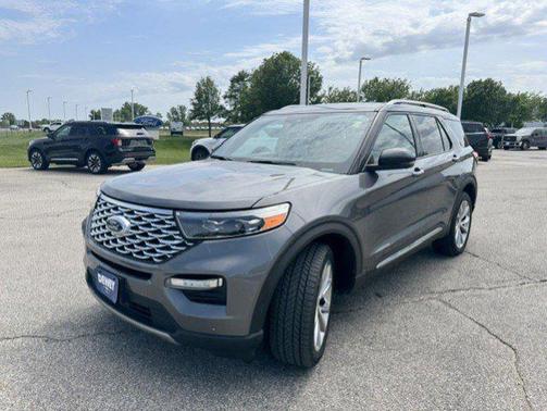 Gray Metallic 2021 Ford Explorer Platinum