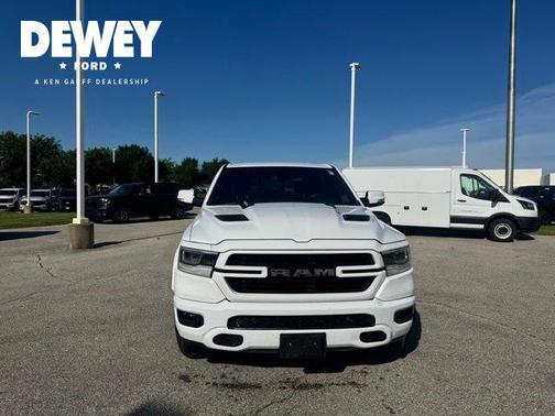 Bright White Clearcoat 2020 RAM 1500 Laramie