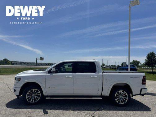 Bright White Clearcoat 2020 RAM 1500 Laramie