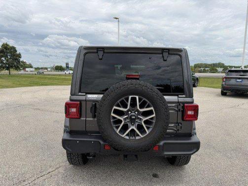 granite crystal metallic clearcoat 2026 Jeep Wrangler 4-Door Sahara 4x4
