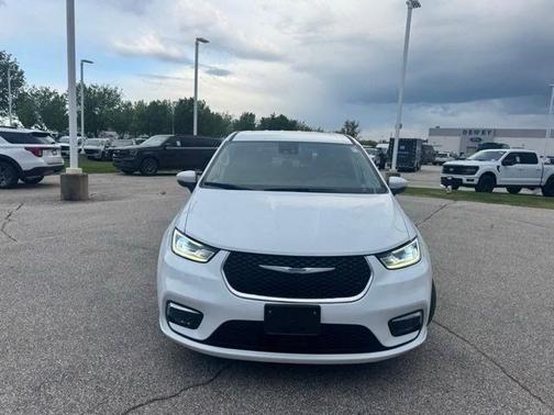 Bright White Clearcoat 2023 Chrysler Pacifica TOURING L