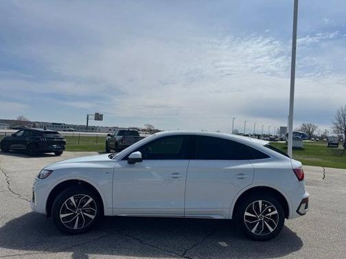 Glacier White Metallic 2024 Audi Q5 45 S LINE QUATTRO PREMIUM