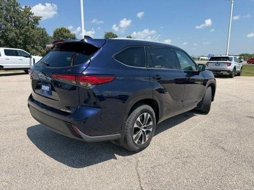 Blue 2022 Toyota Highlander XLE