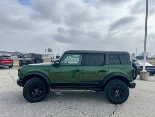 ERUPTION GREEN METALLIC 2023 Ford Bronco WILDTRAK
