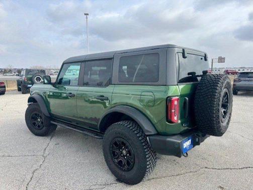 ERUPTION GREEN METALLIC 2023 Ford Bronco WILDTRAK