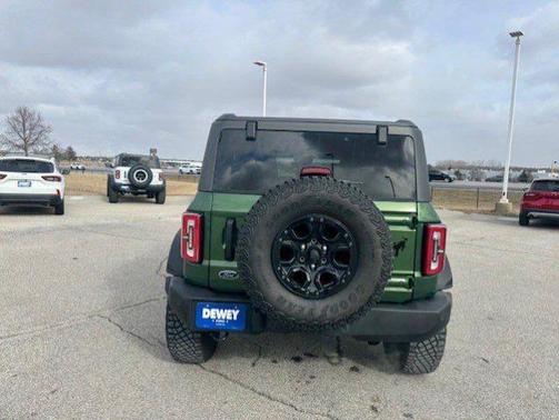 ERUPTION GREEN METALLIC 2023 Ford Bronco WILDTRAK