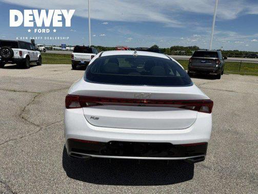 Glacial White Pearl 2022 Kia K5 LXS