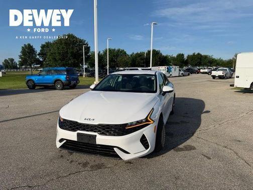 Glacial White Pearl 2022 Kia K5 LXS