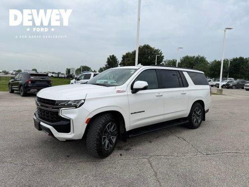 Iridescent Pearl Tricoat 2022 Chevrolet Suburban 4WD Z71